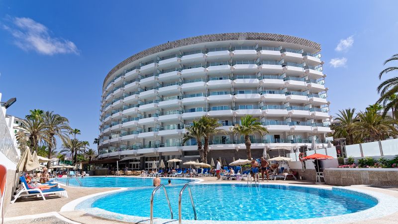 piscina bull escorial desde fuera