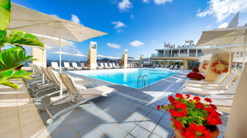 piscina climatizada Bull Reina Isabel