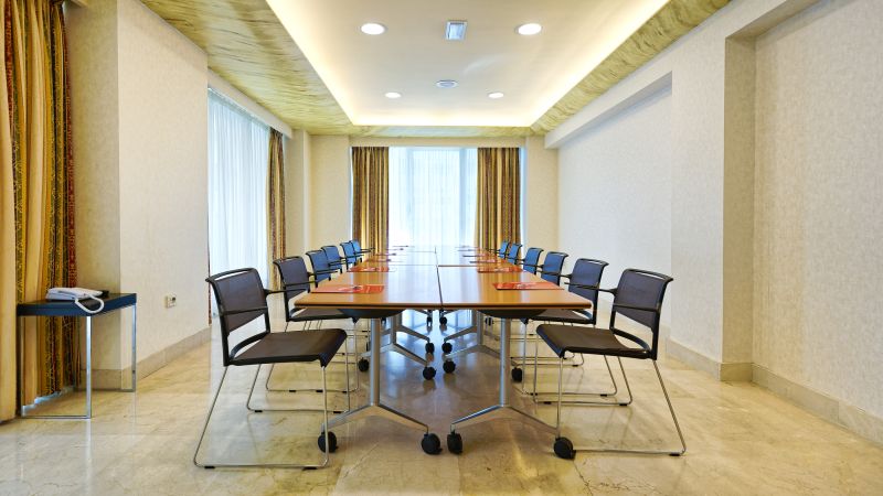 Mesa central del salón Pepe Dámaso y Lola Massieu