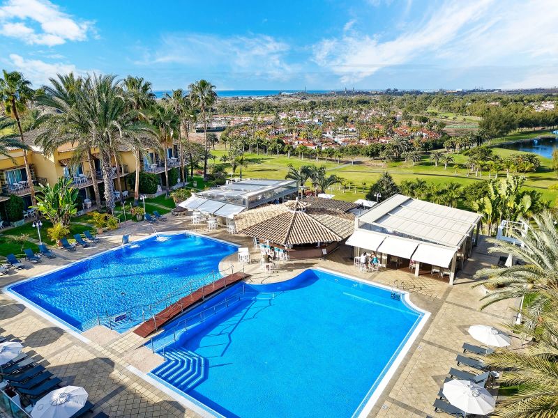 Imagen de las piscinas del Bull Vital Suites